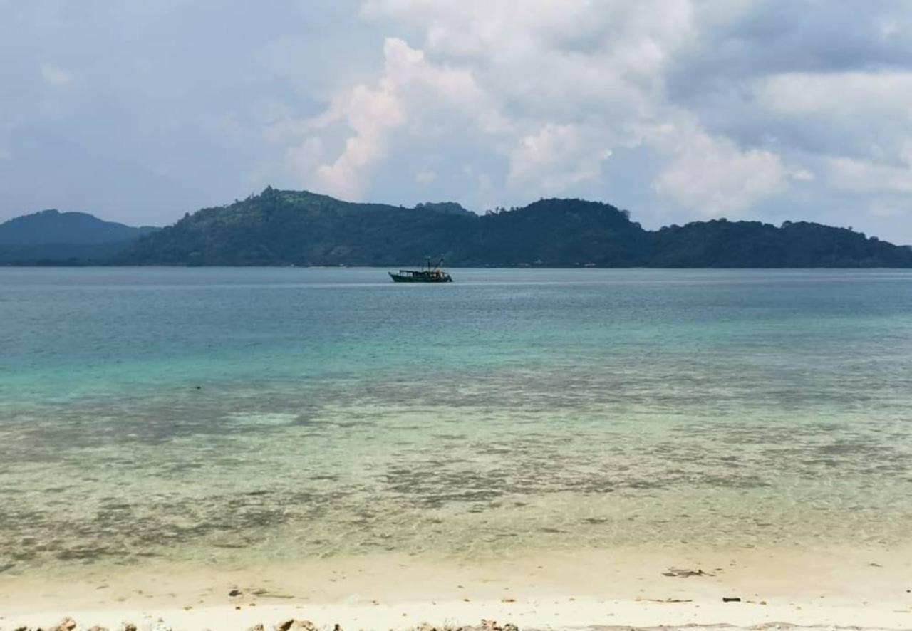 Santiri Island Resort Semporna Kültér fotó